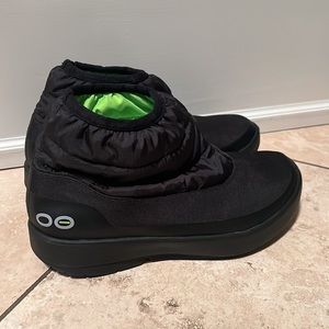 Oofos down boots
